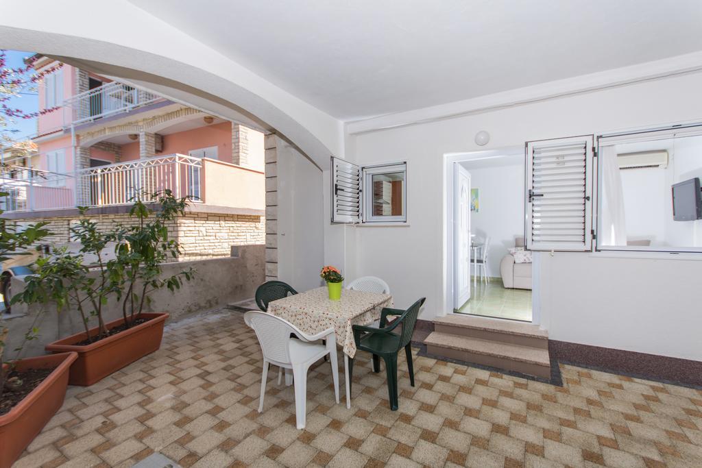 Apartment Mika 2 Trogir Eksteriør bilde